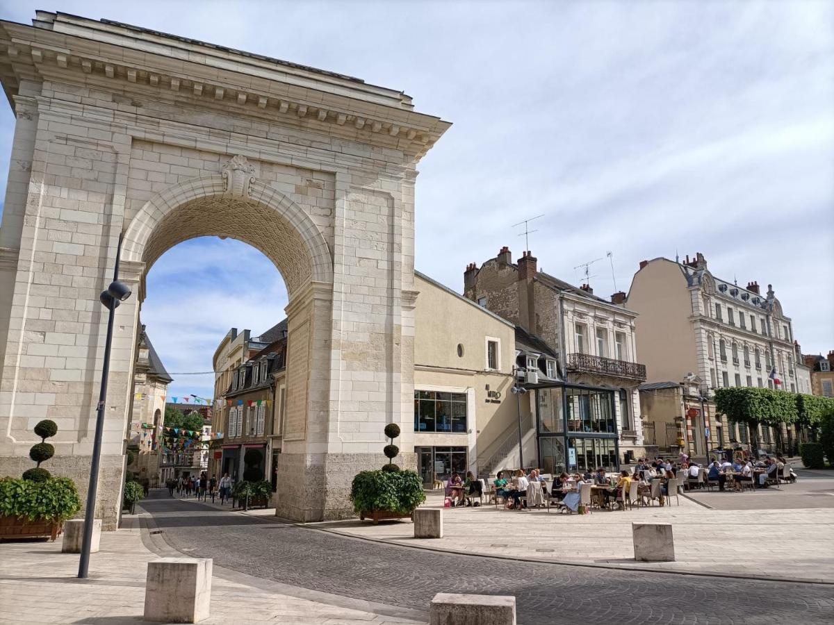Nevers A La Porte De Paris Exteriör bild
